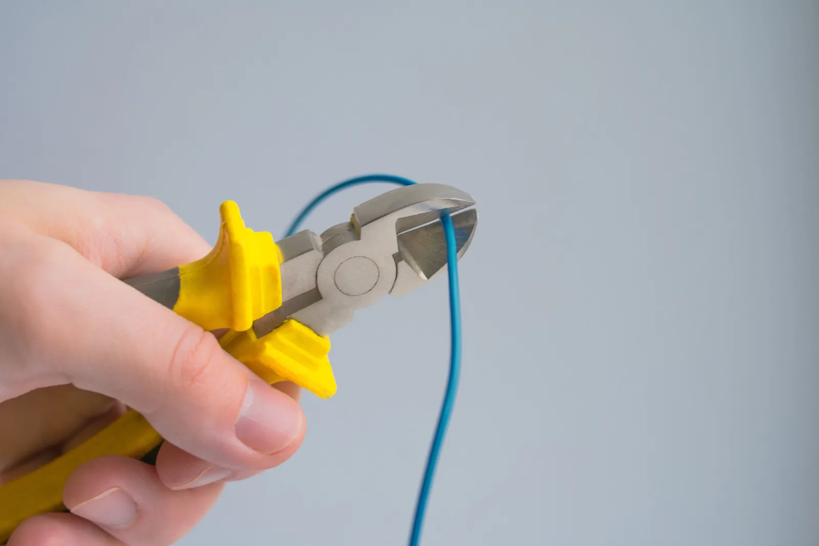 Cutting a conductor to length, for licensed electrician in Windsor